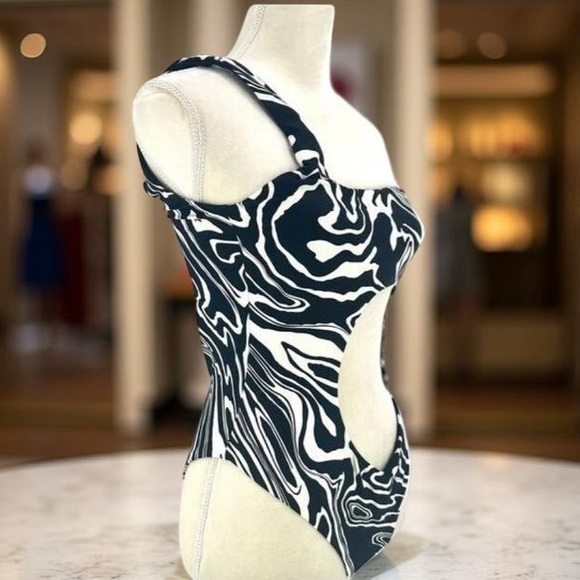 WeWoreWhat ! Stunning One-Piece Black and White One-Shoulder Swimsuit XL NEW - Picture 4 of 13